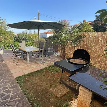 Apartment Petra With Balcony And Terrace Zambratija (Istria)